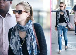 different ways of wearing a stole : Emma Watson